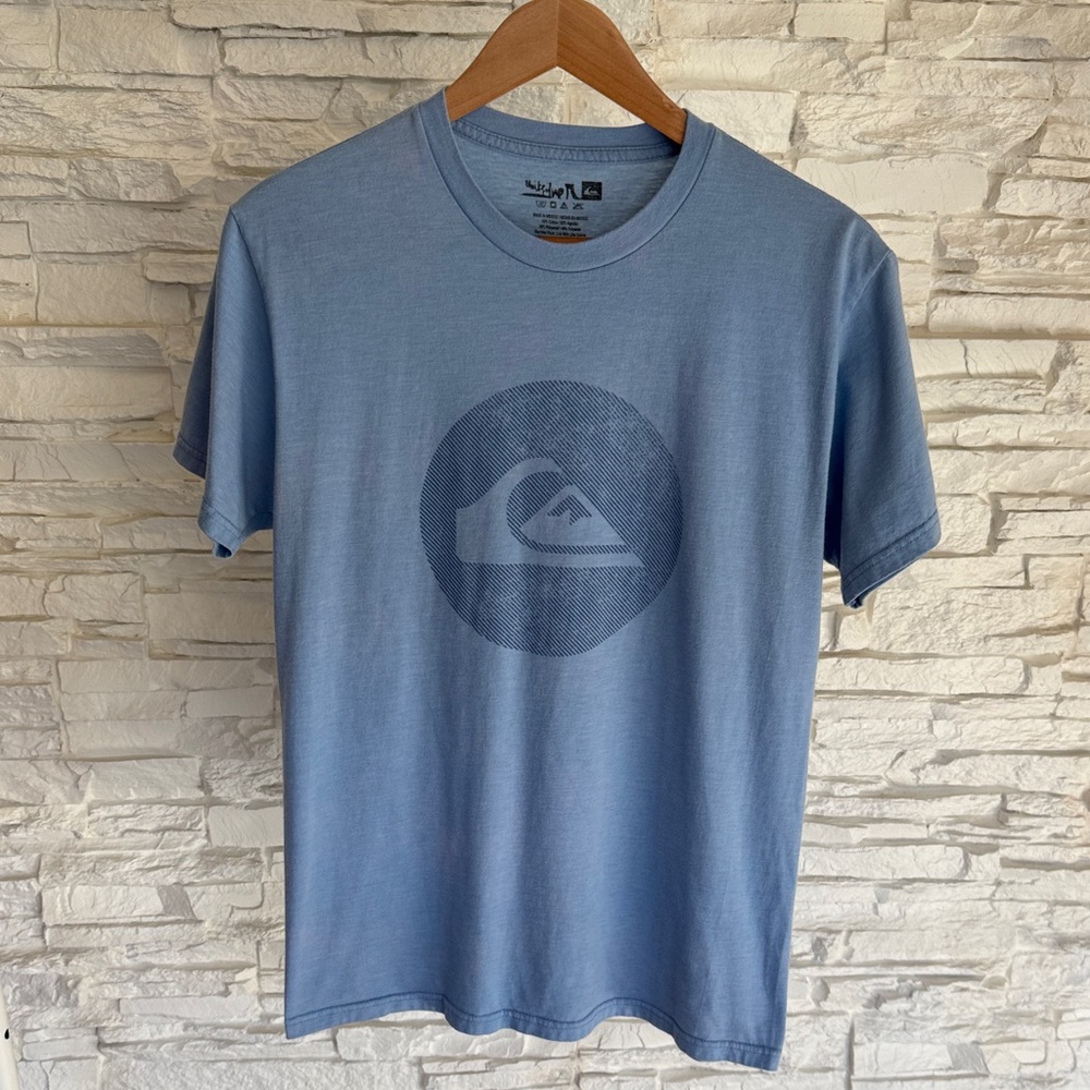 Quiksilver Men's Light Blue Graphic Tee